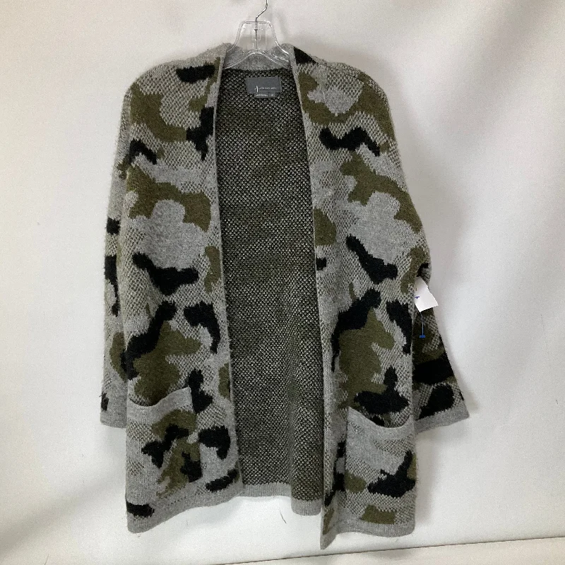 men's graphic tees-Sweater Cardigan By Anthropologie In Camouflage Print, Size: Xs