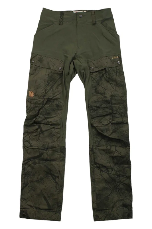 green camo laurel green:#65674d